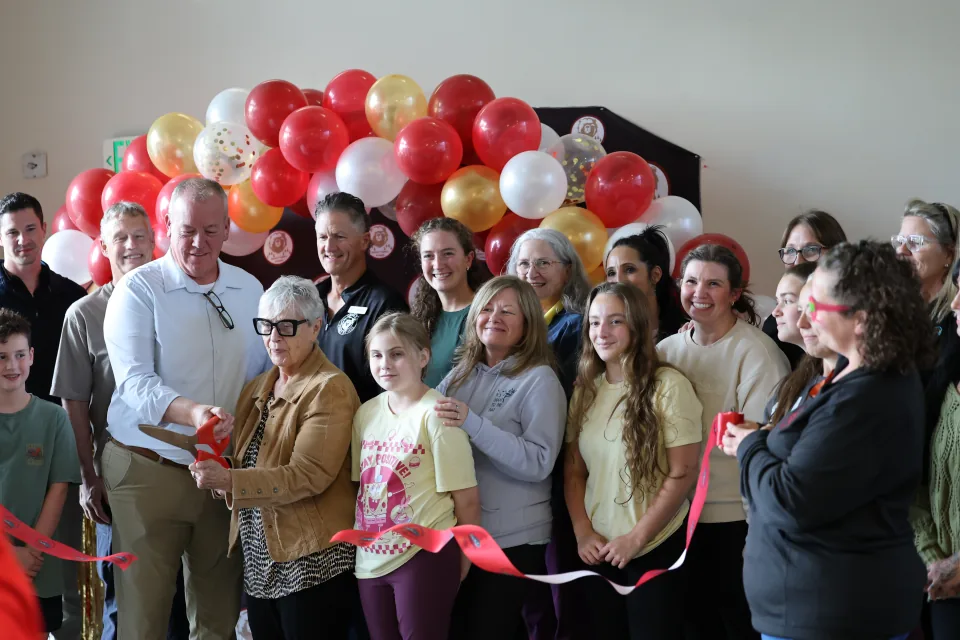 Families and community members celebrating a ribbon cutting at Grizzly Family Fitness.